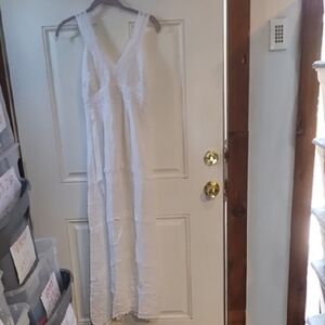 No Label White V-Neck Maxi Dress